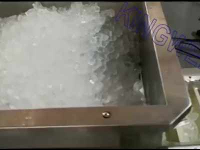 Automatic ice packing machine